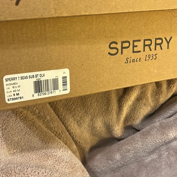 Sperry Size 9 Winter Fluffy Lined Boots - Picture 10 of 10